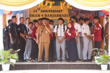 HUT Ke 24 SMAN 4 Banjarbaru, Gubernur Kalsel : Terima Kasih Untuk Dedikasi Para Guru